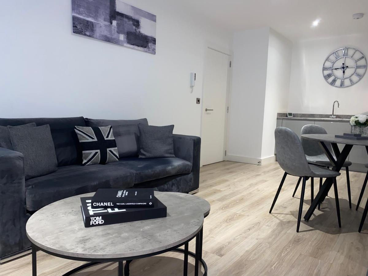 Roomotel - Broadoaks Apartments Solihull Eksteriør billede