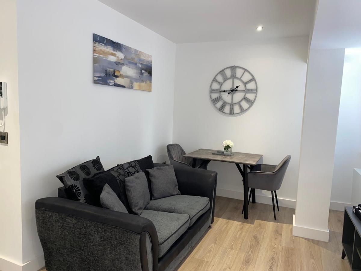 Roomotel - Broadoaks Apartments Solihull Eksteriør billede