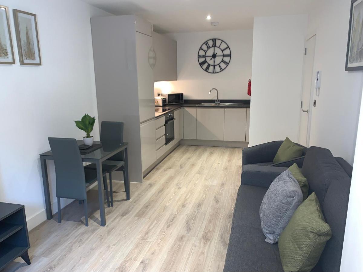 Roomotel - Broadoaks Apartments Solihull Eksteriør billede
