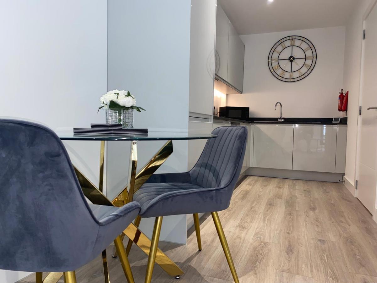 Roomotel - Broadoaks Apartments Solihull Eksteriør billede