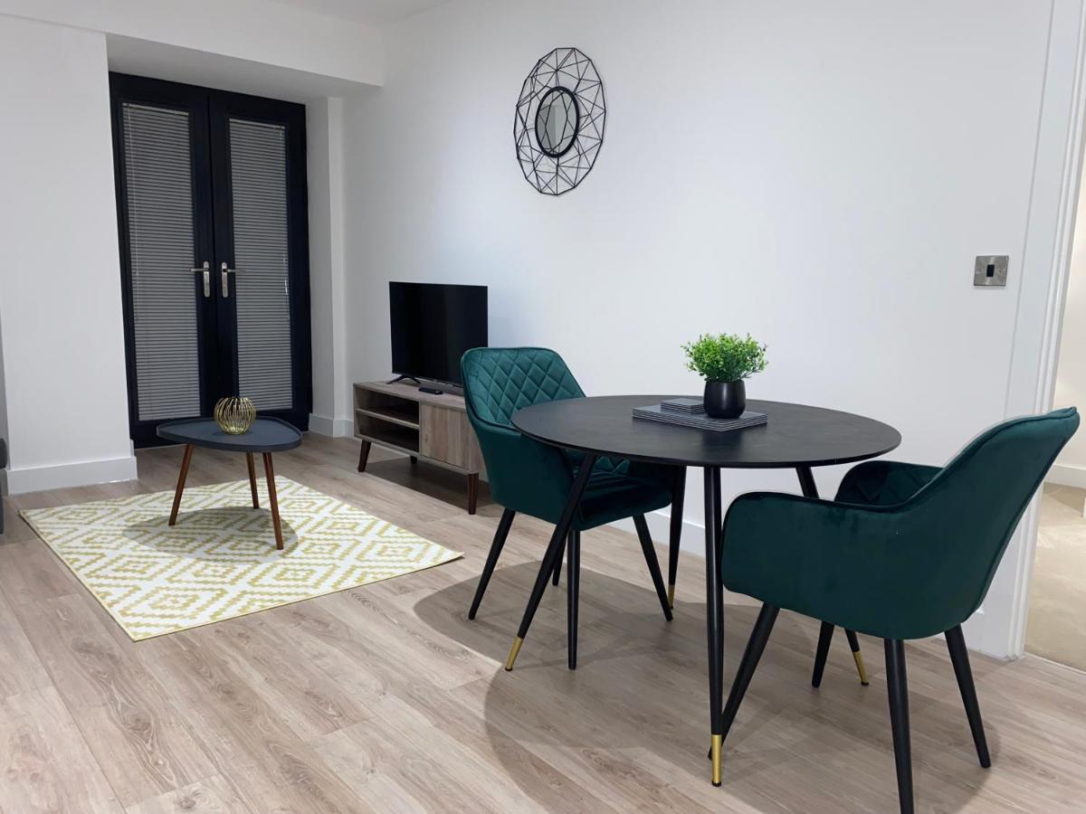 Roomotel - Broadoaks Apartments Solihull Eksteriør billede