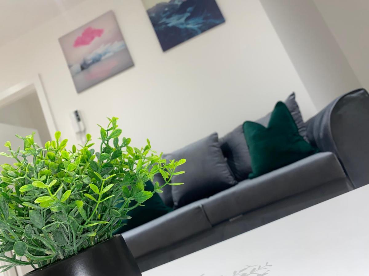 Roomotel - Broadoaks Apartments Solihull Eksteriør billede